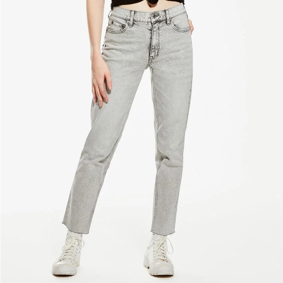 Brand new, never worn Aeropostale 00R mom jeans - Picture 5 of 5